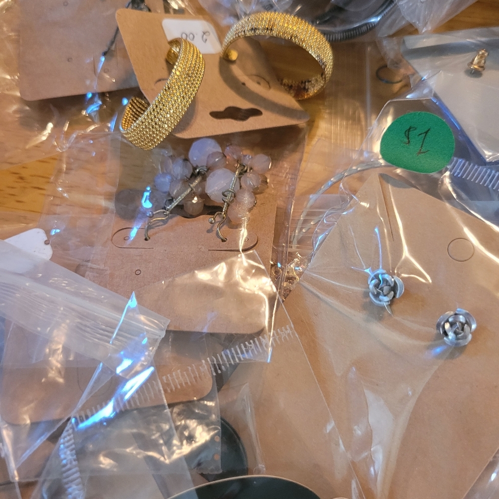 Earings - Picture 5 of 13